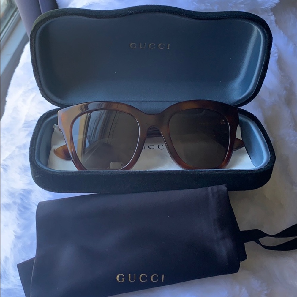 Women’s Gucci glasses